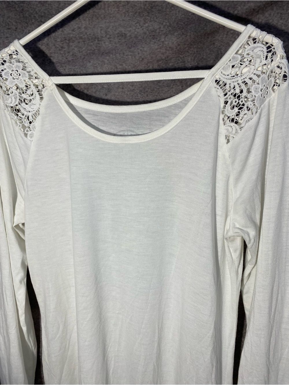 White Hamsa Hand Graphic Long Sleeve Top Lace Shoulder Accent Medium - Picture 9 of 9
